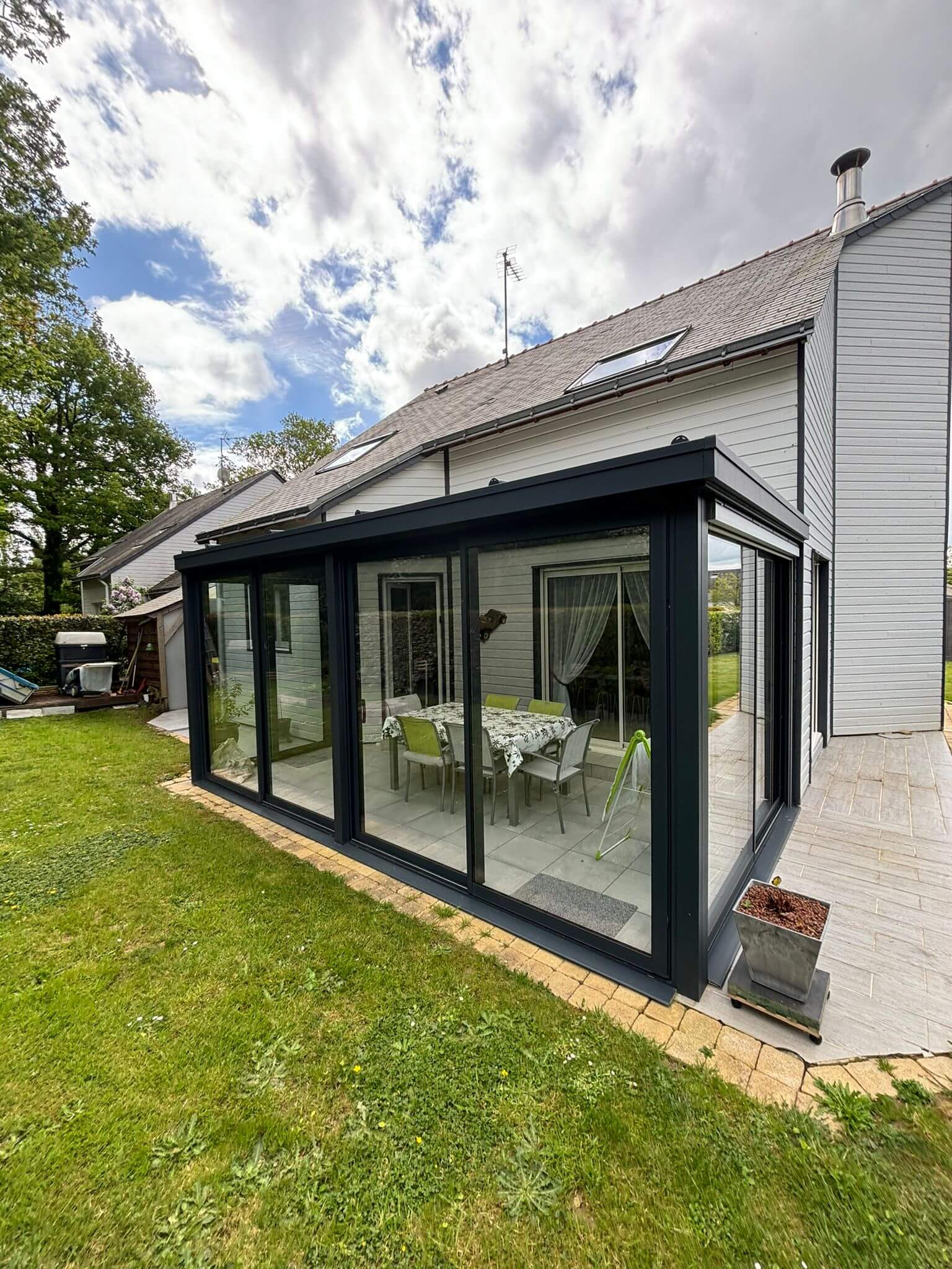 une véranda de Bouchemaine vue du jardin